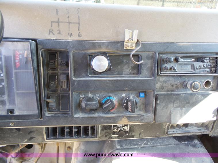 image for item J4976 1991 International 4900 dump truck