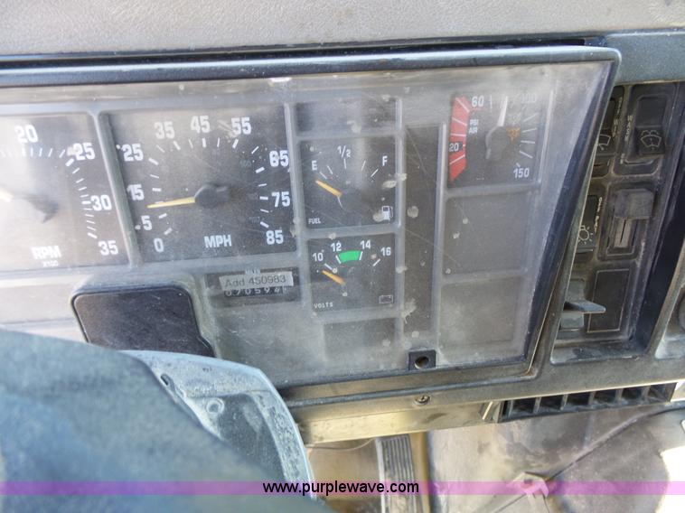 image for item J4976 1991 International 4900 dump truck