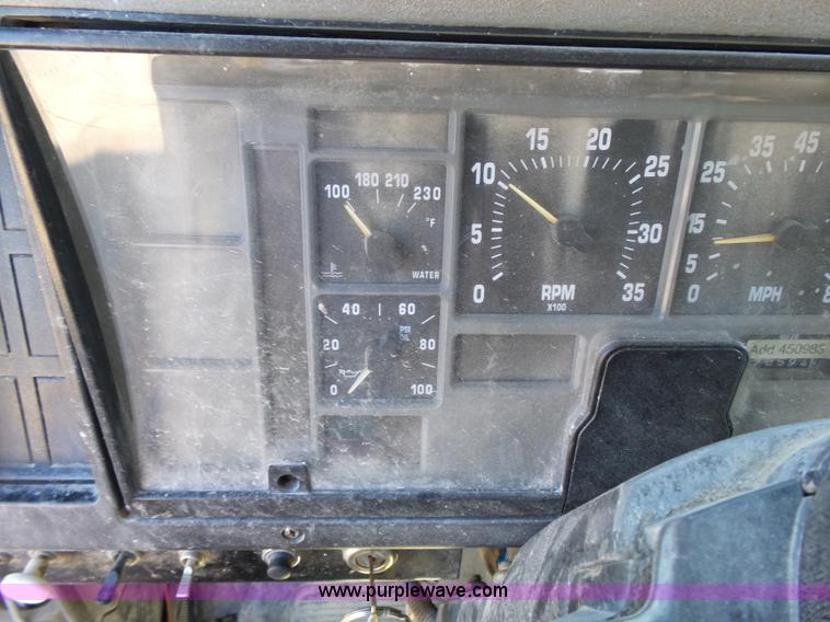 image for item J4976 1991 International 4900 dump truck