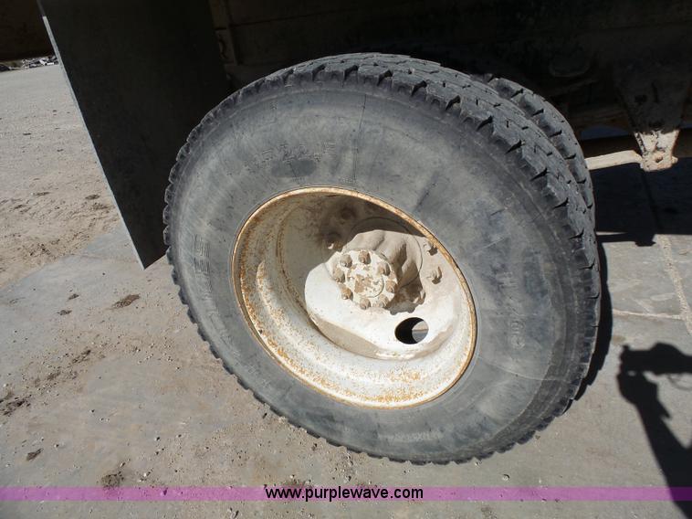 image for item J4976 1991 International 4900 dump truck