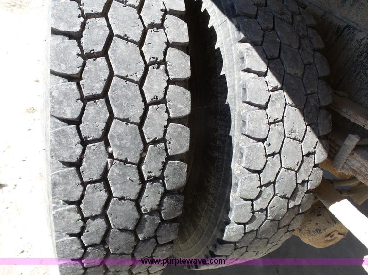 image for item J4976 1991 International 4900 dump truck