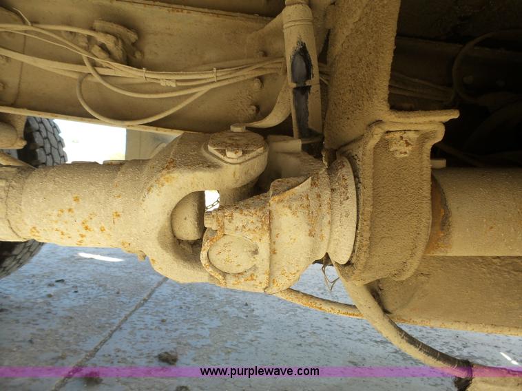 image for item J4976 1991 International 4900 dump truck