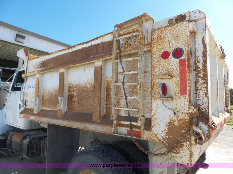 image for item J4976 1991 International 4900 dump truck