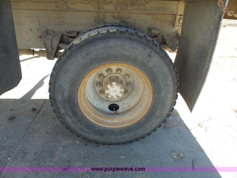 image for item J4976 1991 International 4900 dump truck