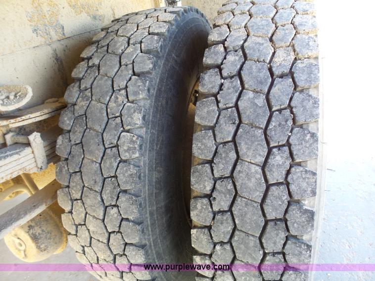 image for item J4976 1991 International 4900 dump truck