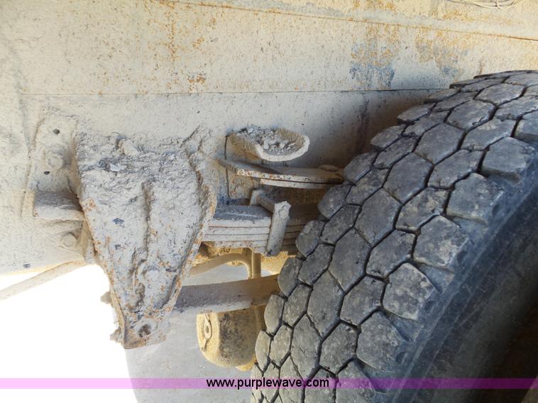 image for item J4976 1991 International 4900 dump truck