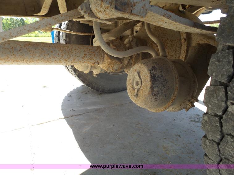 image for item J4976 1991 International 4900 dump truck