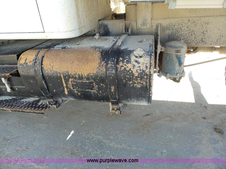 image for item J4976 1991 International 4900 dump truck