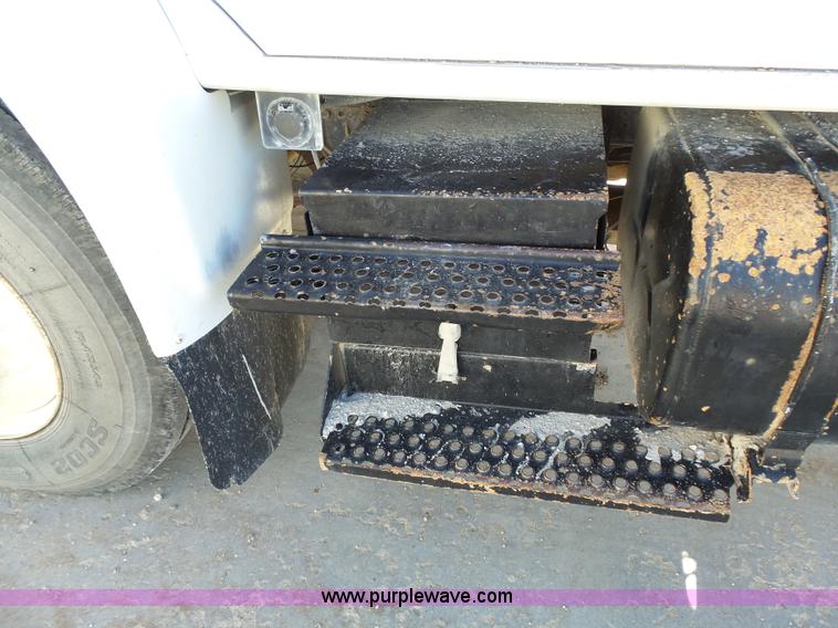 image for item J4976 1991 International 4900 dump truck