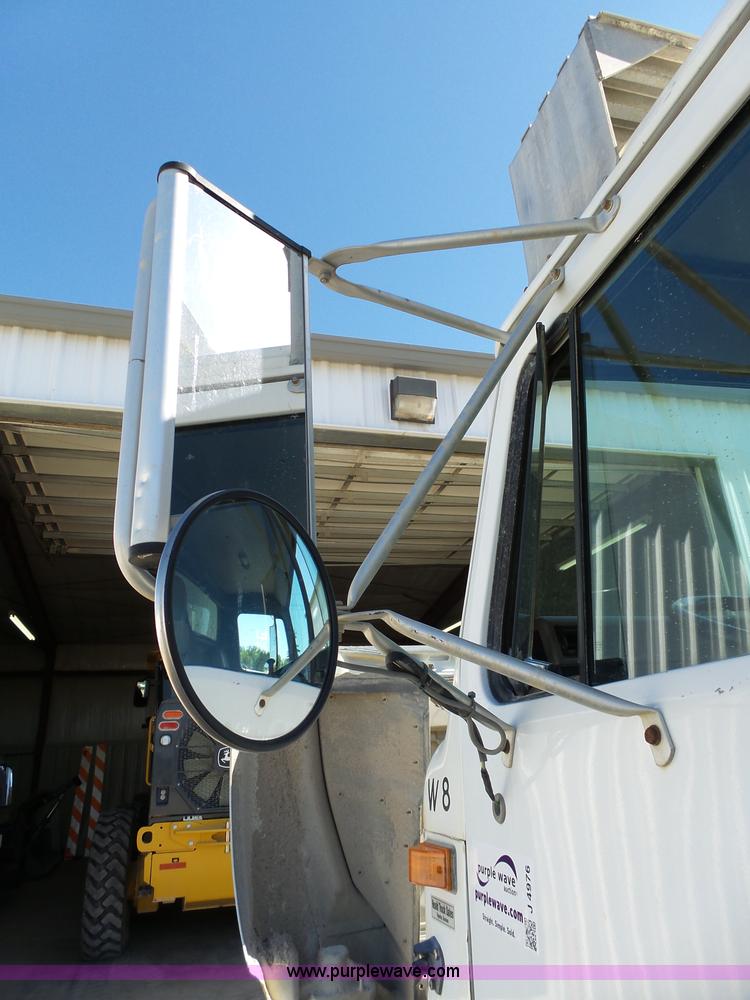 image for item J4976 1991 International 4900 dump truck