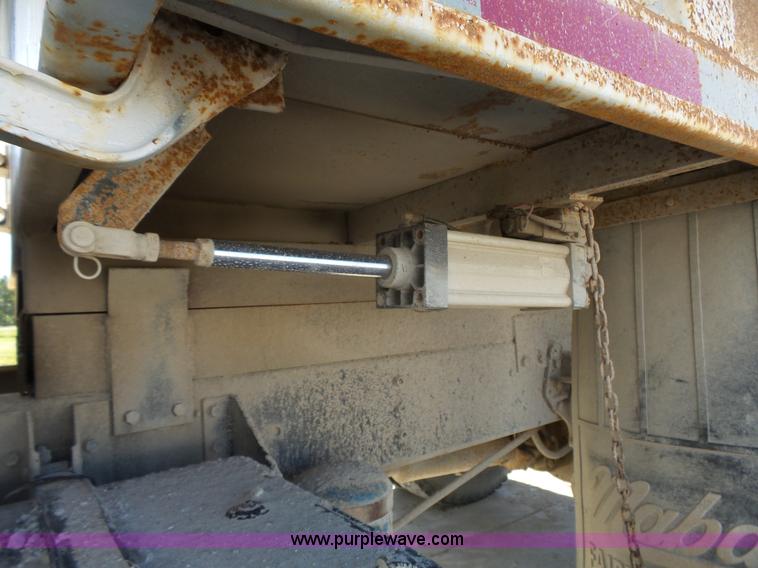 image for item J4976 1991 International 4900 dump truck