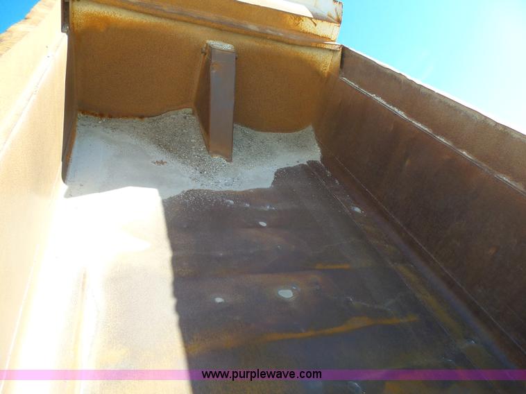 image for item J4976 1991 International 4900 dump truck