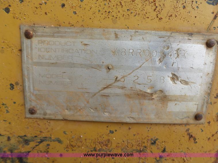 image for item J7512 2000 Caterpillar 325BL excavator