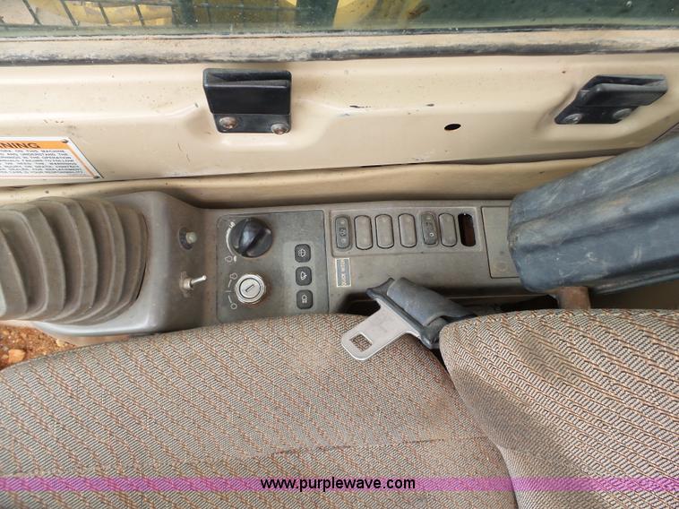 image for item J7512 2000 Caterpillar 325BL excavator