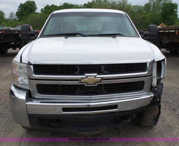 image for item J7513 2009 Chevrolet Silverado 2500HD Ext. Cab pickup truck