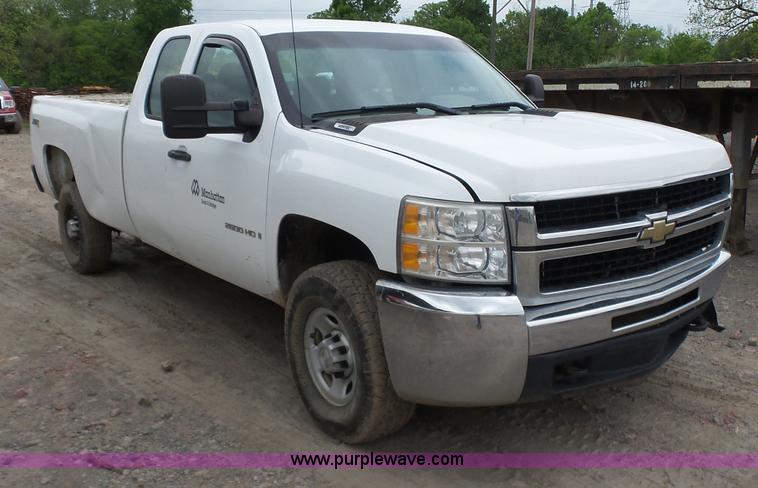 image for item J7513 2009 Chevrolet Silverado 2500HD Ext. Cab pickup truck