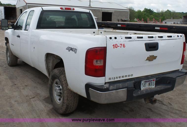 image for item J7513 2009 Chevrolet Silverado 2500HD Ext. Cab pickup truck