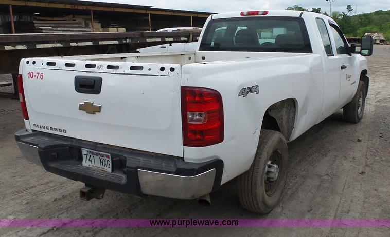 image for item J7513 2009 Chevrolet Silverado 2500HD Ext. Cab pickup truck