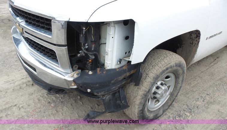 image for item J7513 2009 Chevrolet Silverado 2500HD Ext. Cab pickup truck
