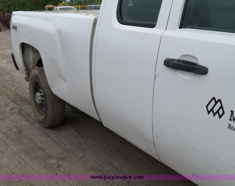 image for item J7513 2009 Chevrolet Silverado 2500HD Ext. Cab pickup truck