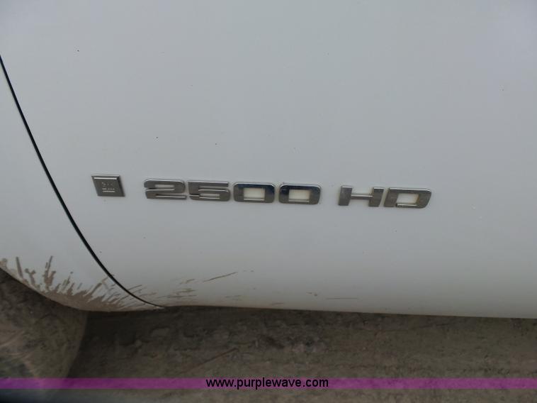 image for item J7513 2009 Chevrolet Silverado 2500HD Ext. Cab pickup truck