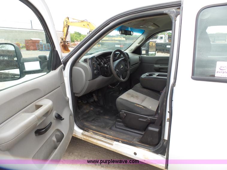 image for item J7513 2009 Chevrolet Silverado 2500HD Ext. Cab pickup truck