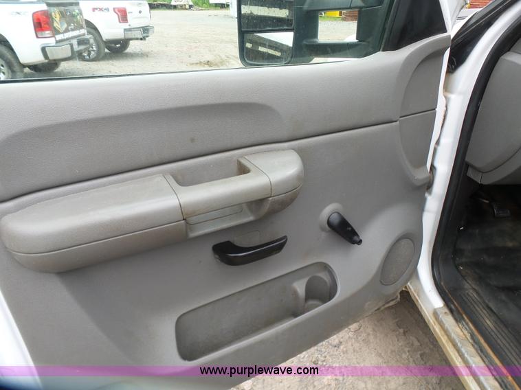 image for item J7513 2009 Chevrolet Silverado 2500HD Ext. Cab pickup truck