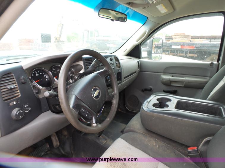 image for item J7513 2009 Chevrolet Silverado 2500HD Ext. Cab pickup truck