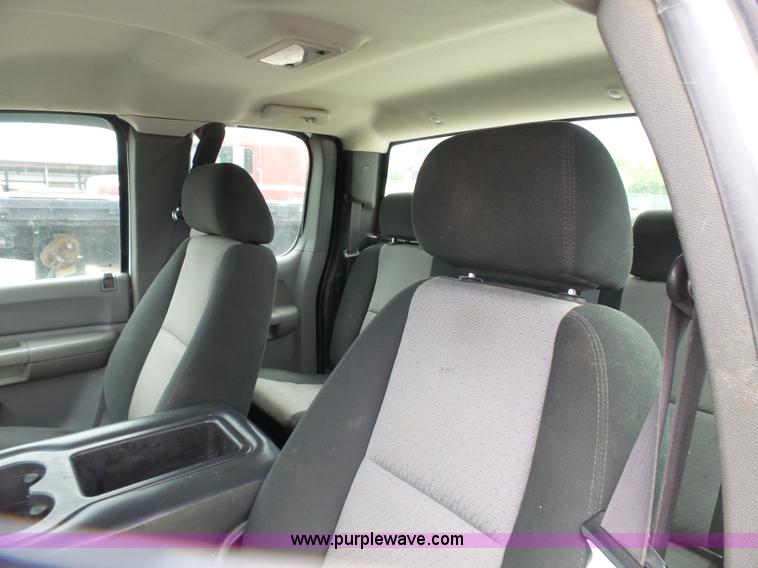 image for item J7513 2009 Chevrolet Silverado 2500HD Ext. Cab pickup truck