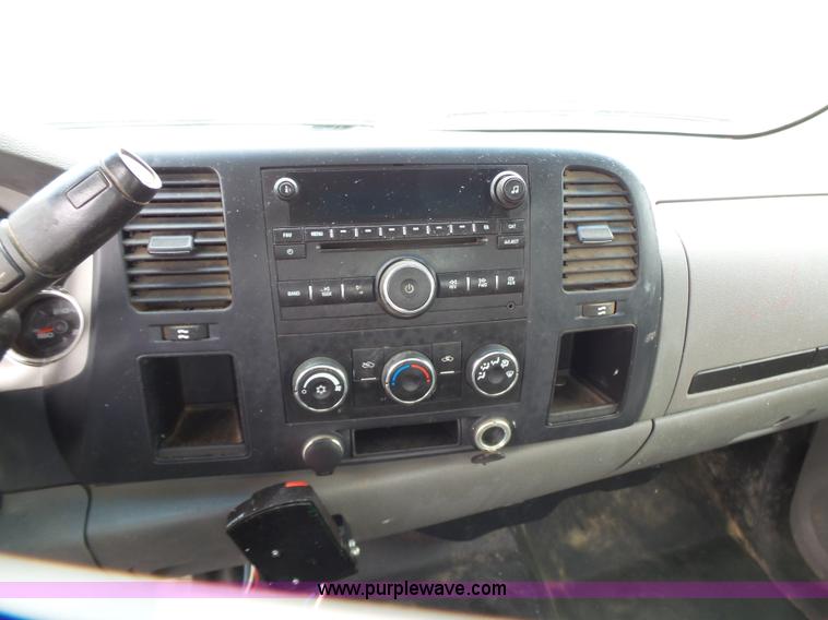 image for item J7513 2009 Chevrolet Silverado 2500HD Ext. Cab pickup truck