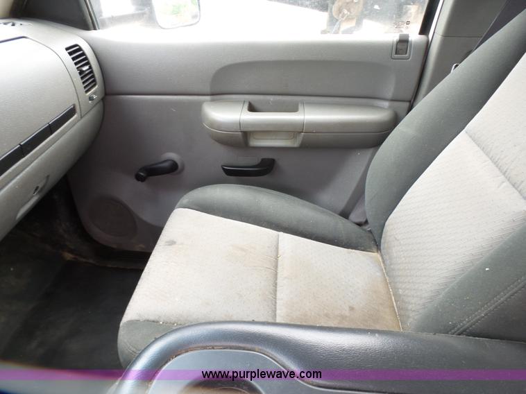 image for item J7513 2009 Chevrolet Silverado 2500HD Ext. Cab pickup truck