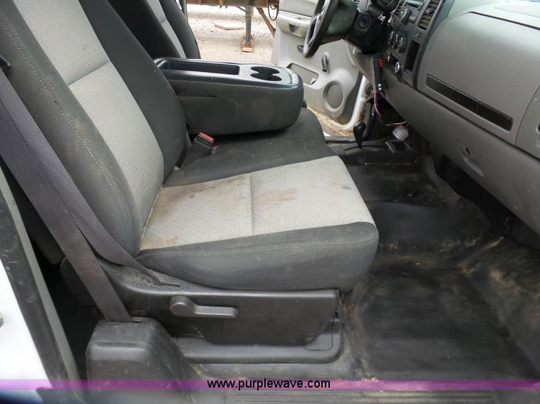 image for item J7513 2009 Chevrolet Silverado 2500HD Ext. Cab pickup truck