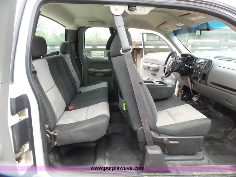 image for item J7513 2009 Chevrolet Silverado 2500HD Ext. Cab pickup truck