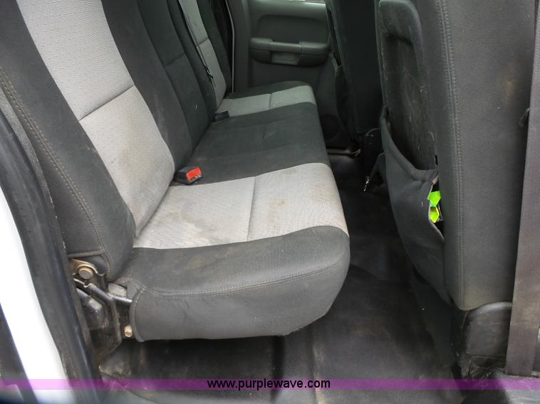 image for item J7513 2009 Chevrolet Silverado 2500HD Ext. Cab pickup truck