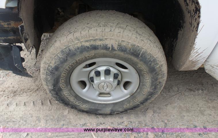 image for item J7513 2009 Chevrolet Silverado 2500HD Ext. Cab pickup truck