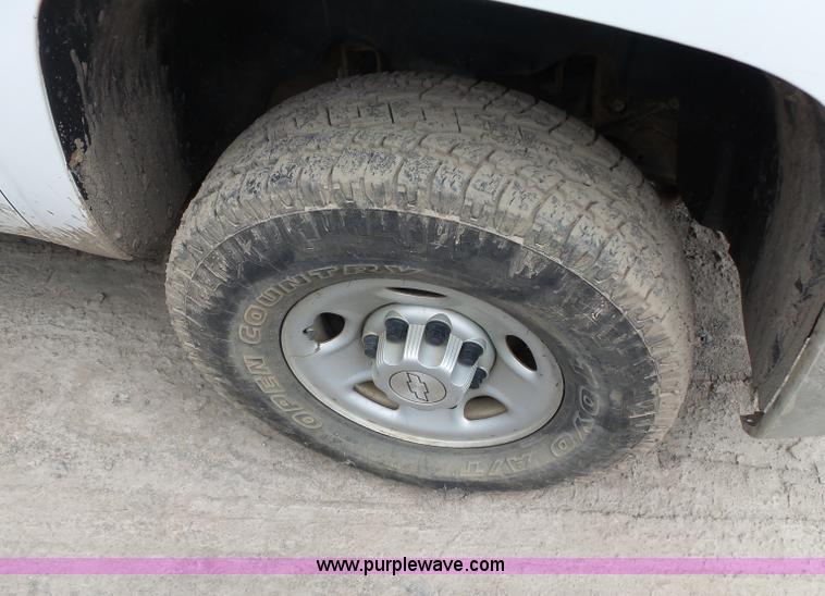 image for item J7513 2009 Chevrolet Silverado 2500HD Ext. Cab pickup truck