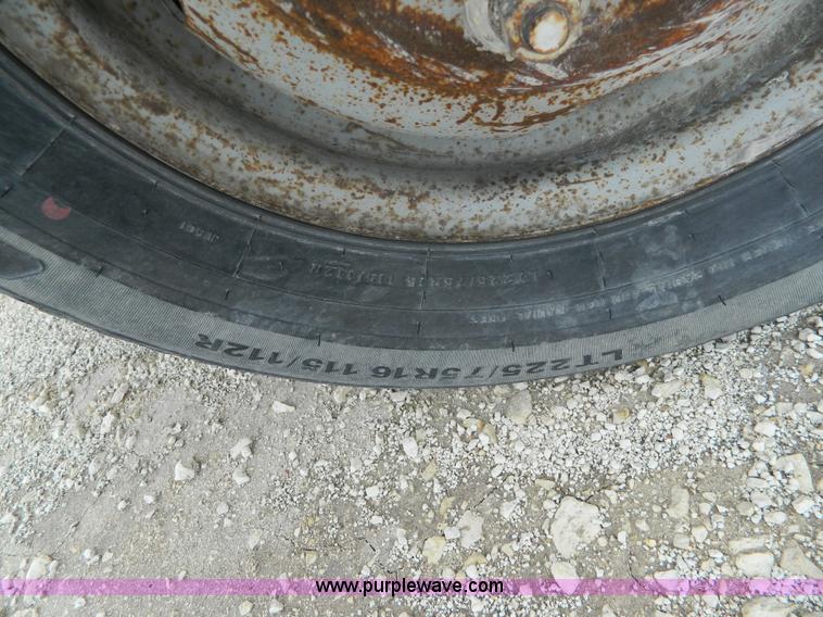 image for item J8946 1996 Ford F350 Crew Cab pickup truck