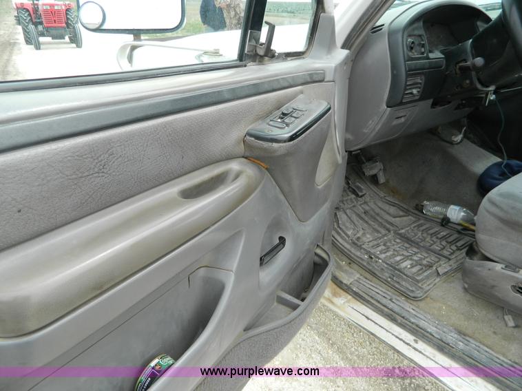 image for item J8946 1996 Ford F350 Crew Cab pickup truck