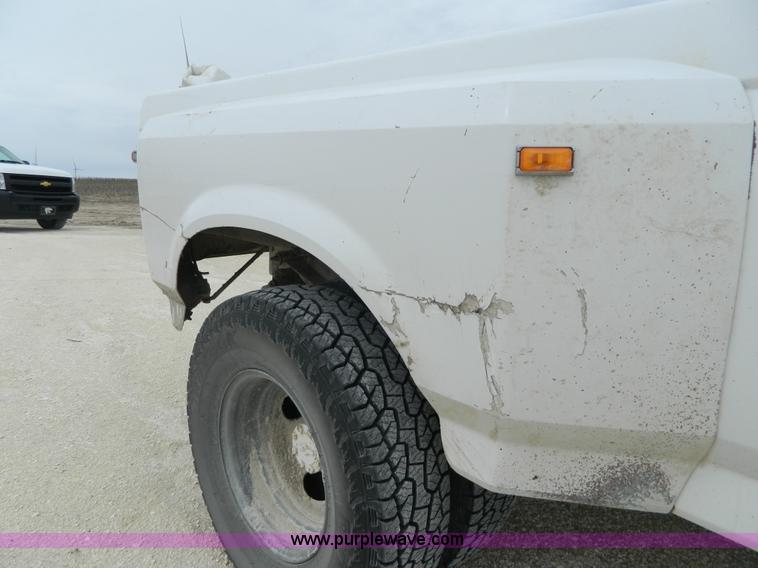 image for item J8946 1996 Ford F350 Crew Cab pickup truck