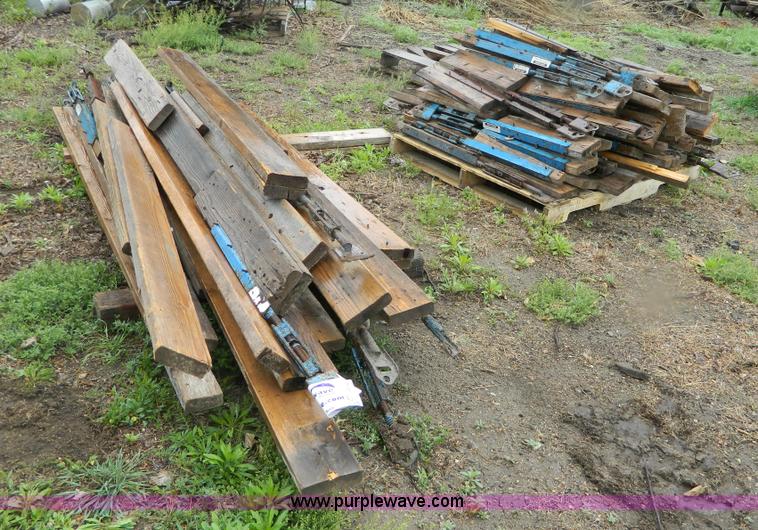 image for item J8948 (68) turnbuckle braces