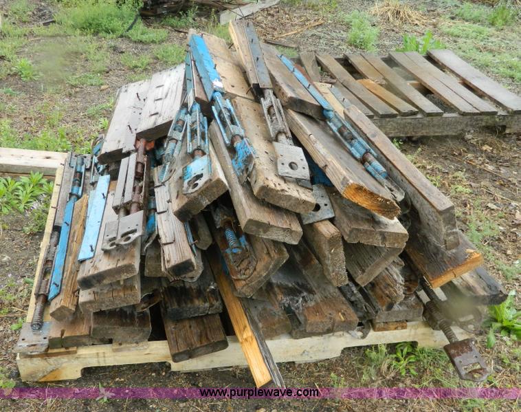 image for item J8948 (68) turnbuckle braces