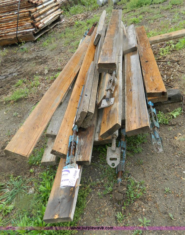 (68) turnbuckle braces in Beloit, KS Item J8948 sold Purple Wave