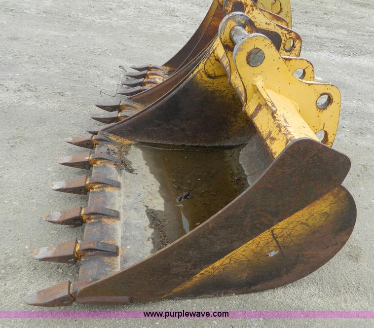 image for item J8966 John Deere backhoe bucket