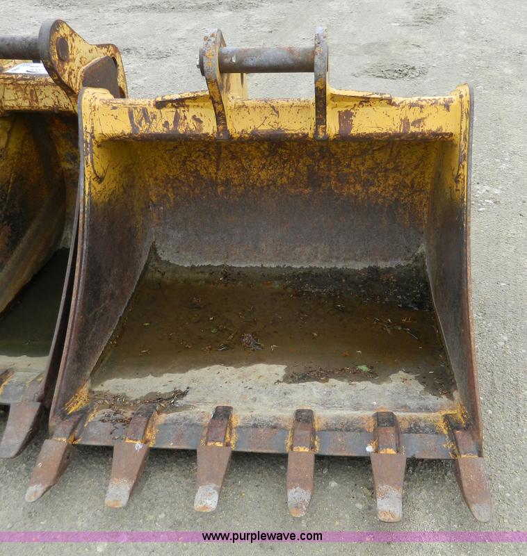 John Deere backhoe bucket in Beloit, KS Item J8966 sold Purple Wave