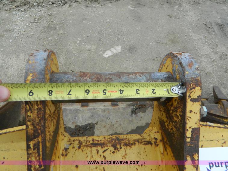 image for item J8966 John Deere backhoe bucket