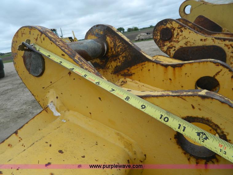 image for item J8966 John Deere backhoe bucket