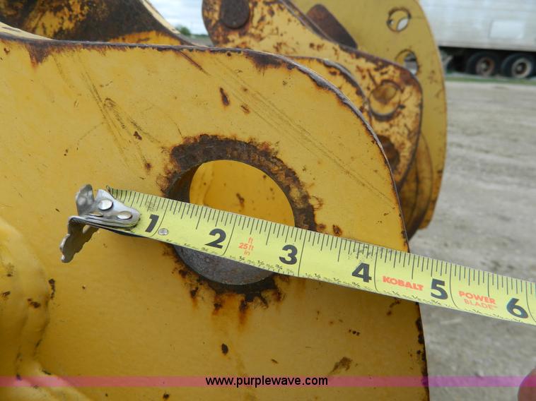 image for item J8966 John Deere backhoe bucket