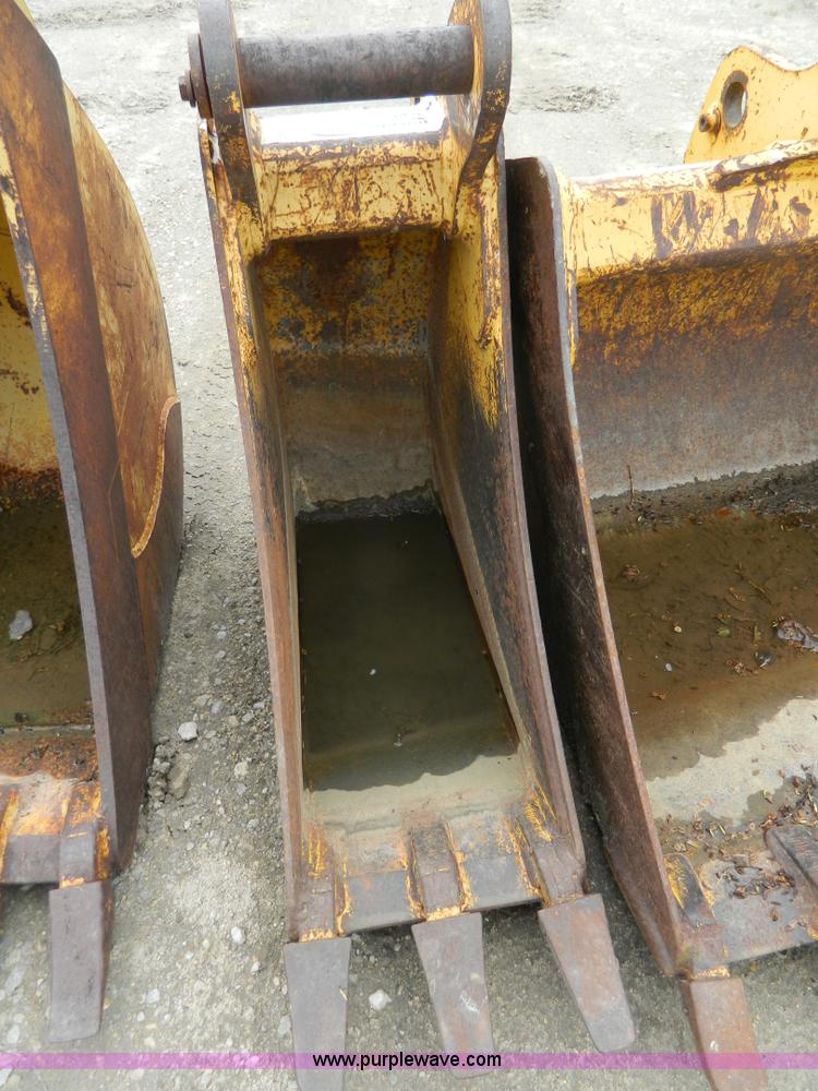image for item J8967 John Deere backhoe bucket