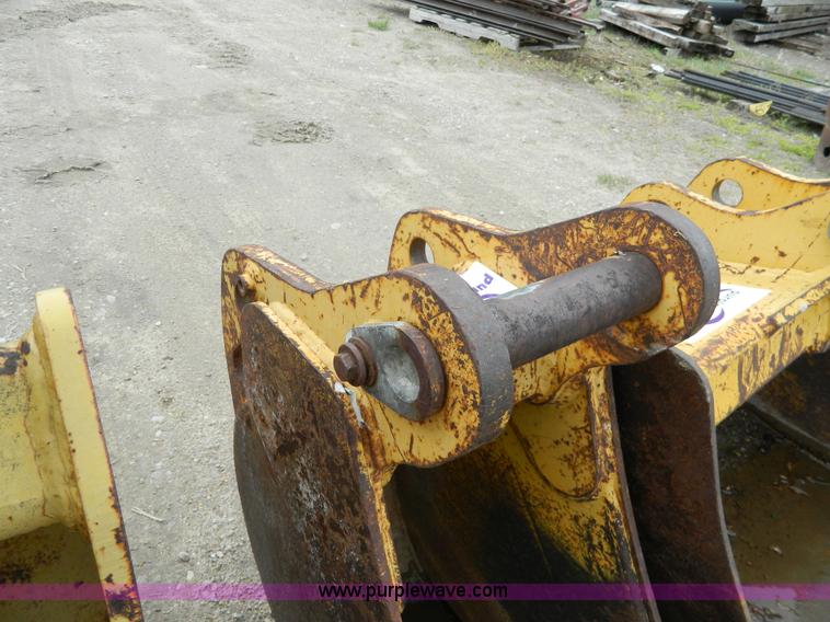 image for item J8967 John Deere backhoe bucket