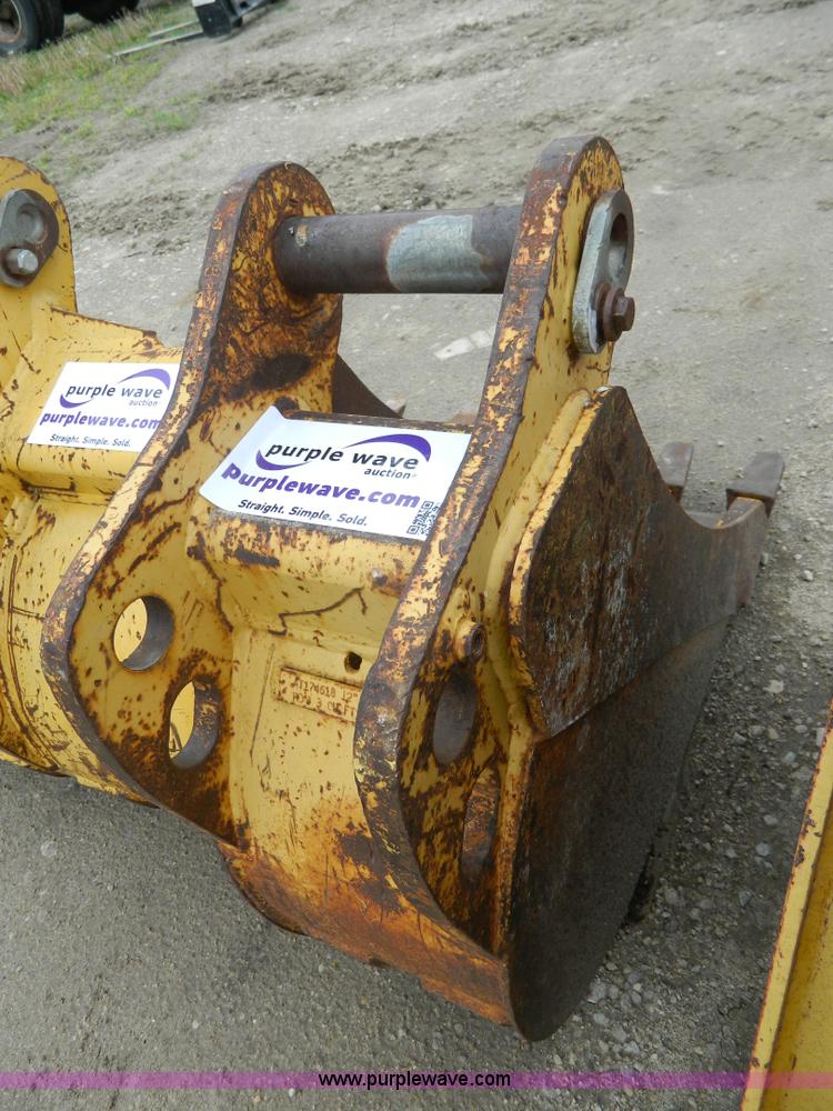 image for item J8967 John Deere backhoe bucket